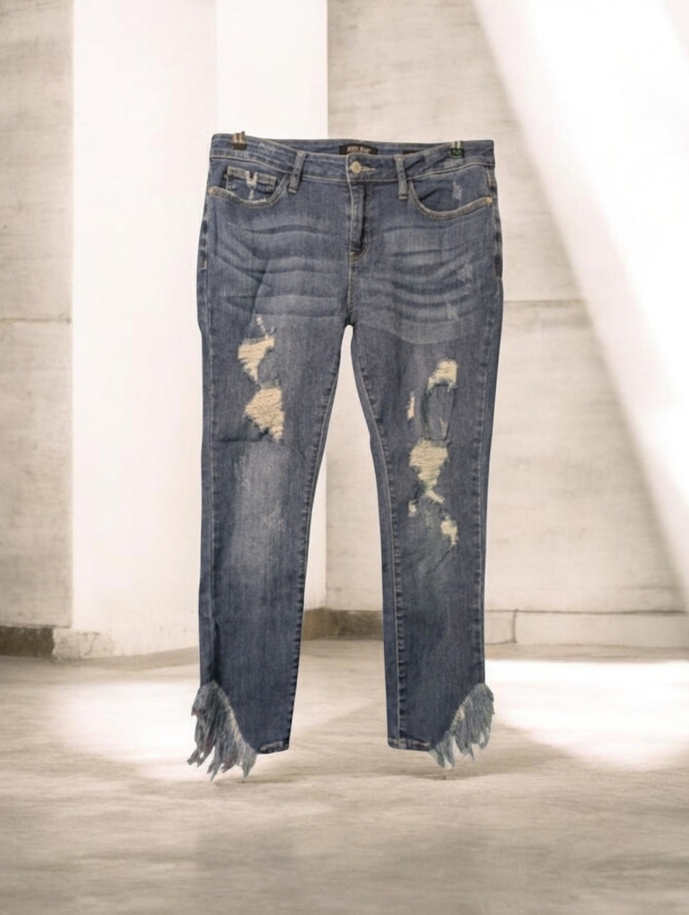 Judy Blue Skinny Fit Distressed Crop Jeans EUC
